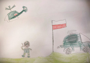 Na zdjęciu widzimy rysunek dziecka przedstawiający scenkę o tematyce wojskowej. Po lewej stronie rysunku na trawie stoi żołnierz w zielonym mundurze i zielonym hełmie z bronią w ręku skierowaną do góry. Nad nim leci zielony wojskowy helikopter ze znaczkiem w polskich, biało-czerwonych barwach. Po prawej stronie obrazka stoi wetknięta w trawę polska flaga, a po jej prawej stronie widzimy wojskowy samochód w zielonym kolorze i z radarem na dachu.